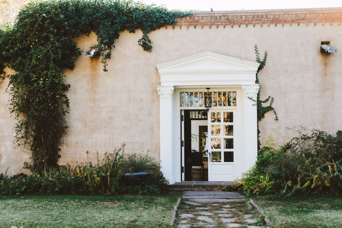 La Quinta side entrance