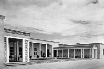 black and white photo of la Quinta building